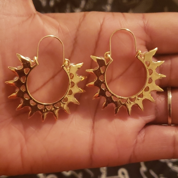 Glamorous Gold Faux Pearl Spike Hoop Earrings - Picture 5 of 6